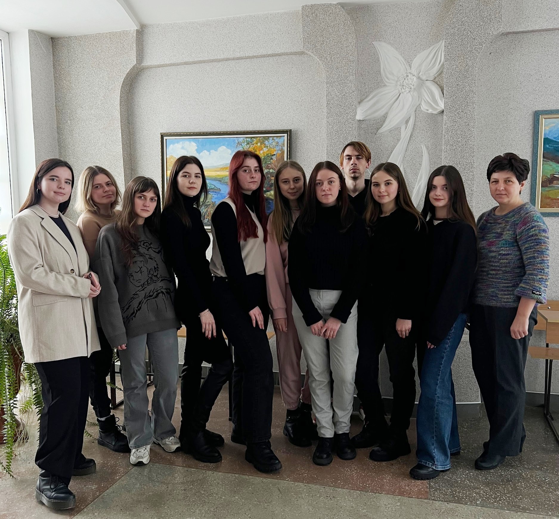 Група ж-24 разом з журналісткою Юлією Іноземцевою та доценткою Ганною Йордан